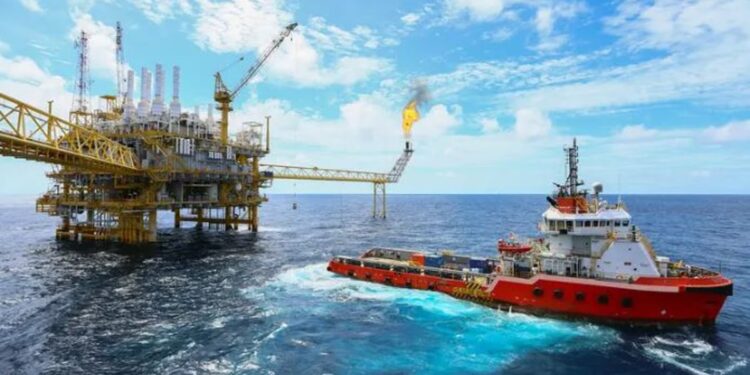 ارتفاع أسعار النفط بدعم من انخفاض إمدادات «أوبك» وبيانات الوظائف الأمريكية