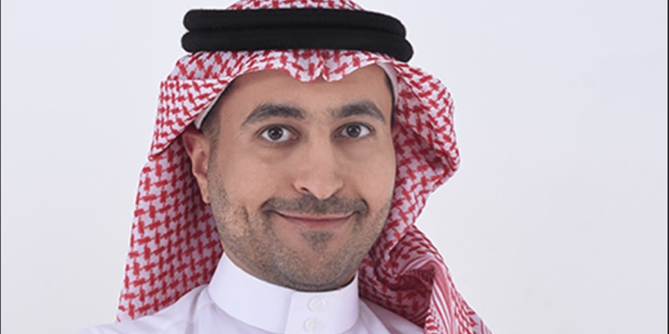 استشاري جراحة تجميل يحذر من معايير الجمال التي تفرضها وسائل التواصل