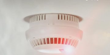 «الدفاع المدني» تؤكد على أهمية كاشف الدخان في المباني لحماية الإنسان والممتلكات