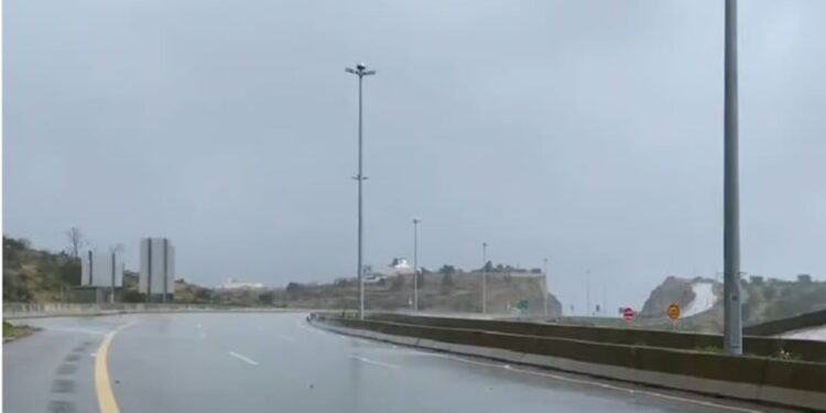 الدفاع المدني ينوه بهطول أمطار رعدية على معظم مناطق المملكة حتى الأربعاء المقبل