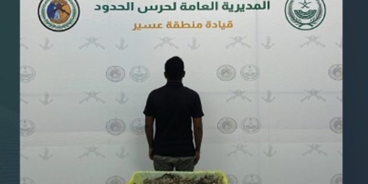 الدوريات الساحلية بعسير تضبط مقيما لممارسته الصيد بدون تصريح
