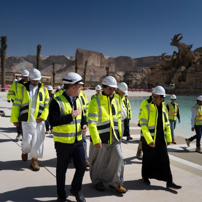 الرميان يقف على تطورات العمل الإنشائي في القدية