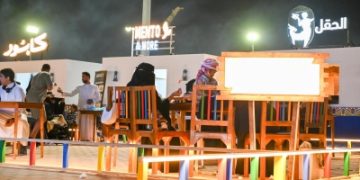 الفنون الشعبية تأسر رواد 'إرث' جيزان