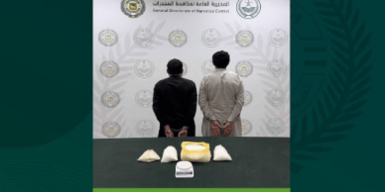 القبض على مقيمين بالرياض لترويجهما 5 كيلوجرامات من الشبو المخدر