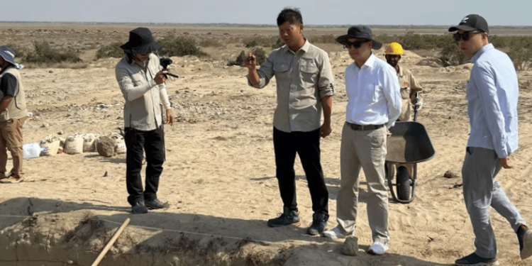القنصل العام الصيني بجدة يزور موقع السّرِّين الأثري بالليث