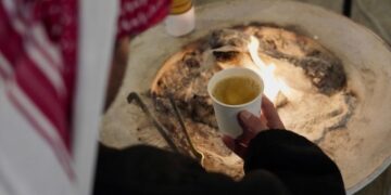 المشروبات الساخنة.. دفء الشتاء بنكهة التراث