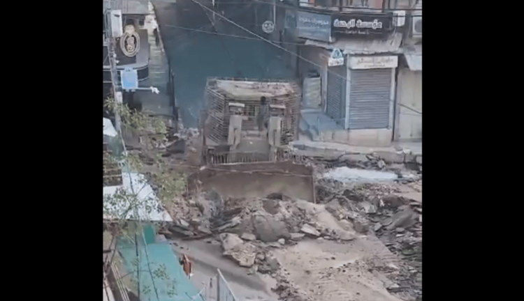 بالفيديو.. قوات الاحتلال تجرف شوارع بطولكرم في الضفة الغربية