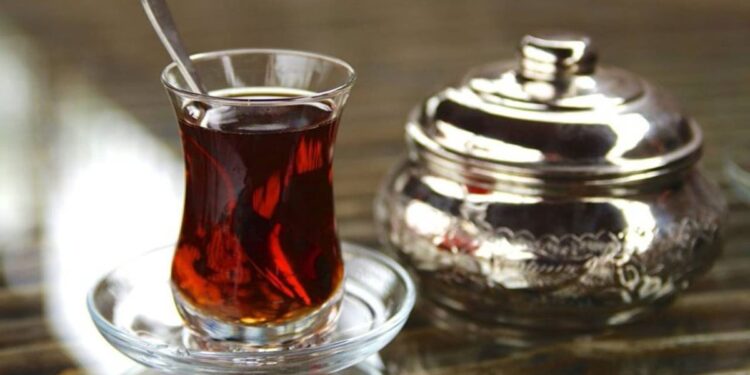 تناول الشاي والقهوة يوميًا قد يقلل من احتمالات الإصابة بسرطان الرأس والعنق