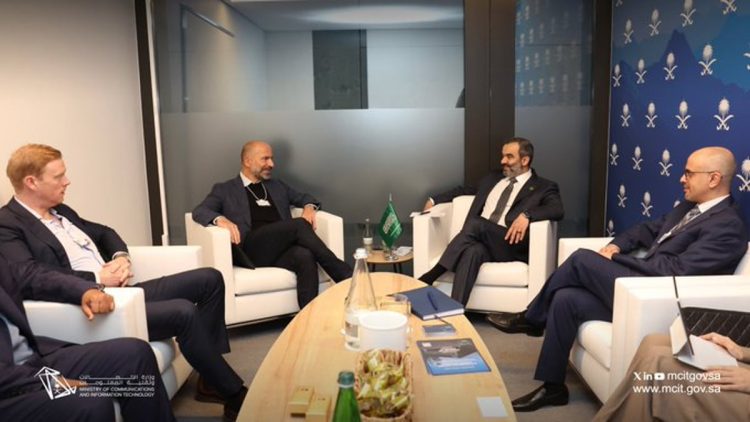 دافوس 2025.. وزير الاتصالات يناقش تجربة المملكة الريادية في الذكاء الاصطناعي 