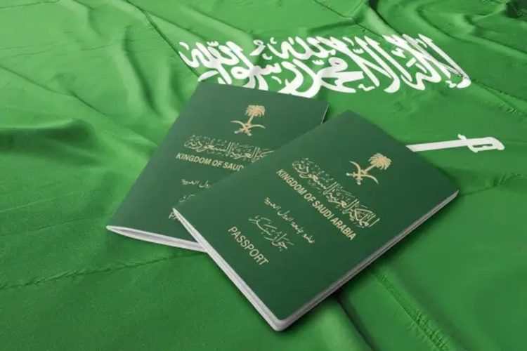 عبر منصة أبشر.. خطوات إصدار جواز السفر السعودي لأفراد الأسرة المحتضنين