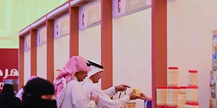 محافظ الحناكية يدشّن مهرجان "السمن والسمين" بمركز الحسو
