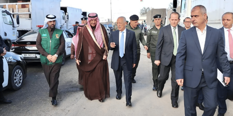 مركز الملك سلمان للإغاثة يسلّم 125 طنًا من التمور هدية المملكة للأردن