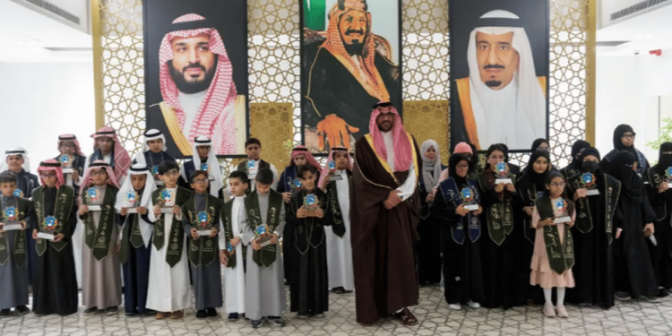 نائب أمير المدينة المنورة يرعى حفل تكريم الطلبة المتميزين علميًا من المكفوفين بالمنطقة