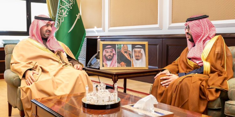 نائب أمير تبوك يستقبل مدير فرع وزارة الرياضة بالمنطقة