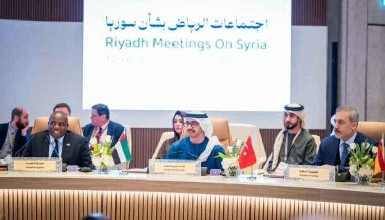 وزير الخارجية الإماراتي يؤكد على أهمية بناء سوريا موحدة ومستقرة دون إرهاب أو إقصاء