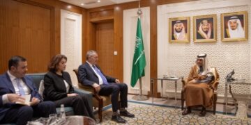 وزير الخارجية يبحث مع مفوض 'أونروا' التطورات الإقليمية