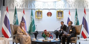 وزير الخارجية يناقش أوجه التعاون مع رئيسي البرلمان ومجلس النواب في تايلند