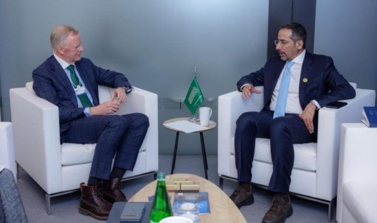 وزير الصناعة يناقش الفرص الواعدة في التعدين والصناعات الاستراتيجية مع شركات عالمية