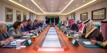 ولي العهد ورئيس وزراء اليونان يوقعان محضر الشراكة الاستراتيجية