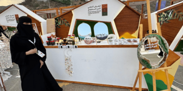 "فوزية المالكي".. فتاة تواجه التحديات وتعرض أعمالها الفريدة بمهرجان البن السعودي