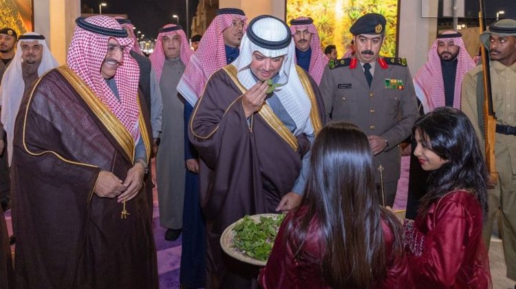 محافظ الأحساء يدشّن مهرجان «ليالي القيصرية»