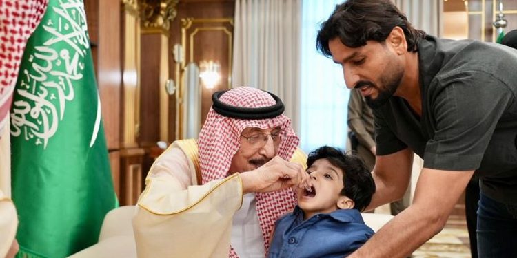 أمير جازان يدشّن المرحلة الأولى من حملة التطعيم ضد شلل الأطفال