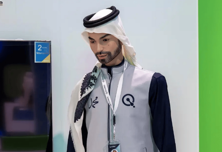 الروبوتات تشارك في معرض "فومكس" بالمنتدى السعودي للإعلام 2025