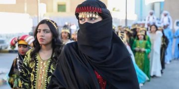 بالأزياء الشعبية.. هكذا احتفل المواطنين والأطفال في المملكة بيوم التأسيس