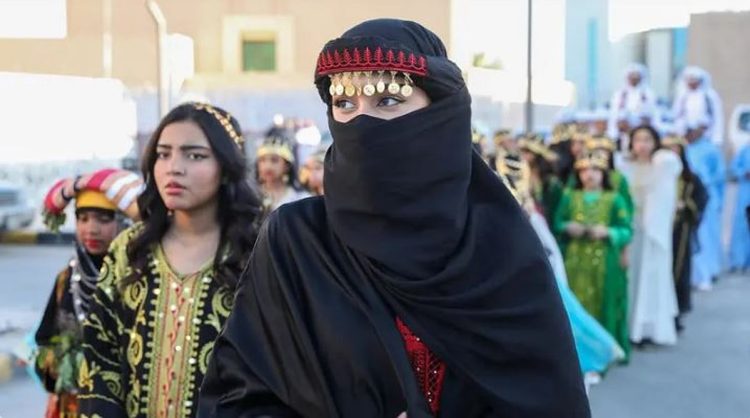 بالأزياء الشعبية.. هكذا احتفل المواطنين والأطفال في المملكة بيوم التأسيس