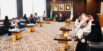 بالصور.. رئيس جامعة جازان يناقش أوجه التعاون مع وفد جمعية الأطفال ذوي الإعاقة