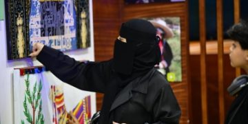 30 لوحة فنية تترجم الإبداع في جازان