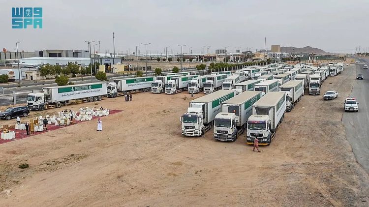 60 شاحنة إغاثية تعبر منطقة حائل إلى سوريا