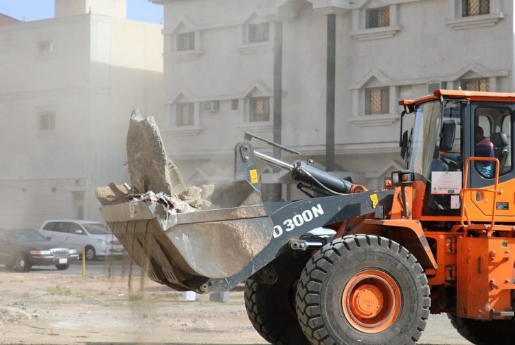 أمانة حفر الباطن ترفع 13 ألف متر مكعب أنقاض لمعالجة التشوه البصري خلال الشهر الماضي
