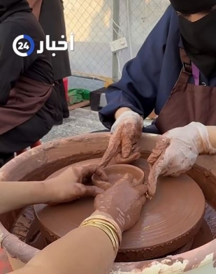 إبداع تجربة الفخار يجذب الزُّوّار في شتاء جدة