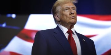 إقالة مسؤولين أمريكيين شاركوا في الملاحقات ضدّ ترامب