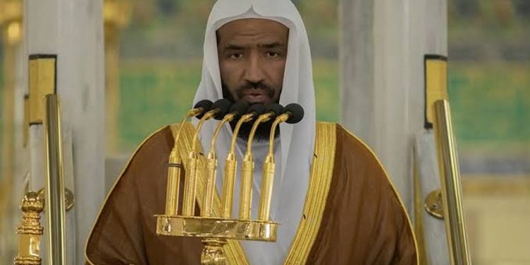 إمام وخطيب المسجد النبوي يلقي خطبة الجمعة في تنزانيا