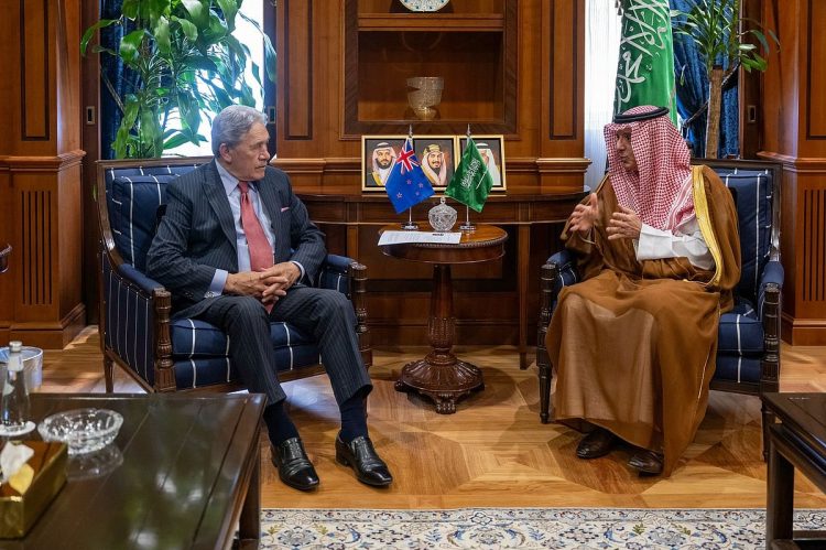 «الجبير» يبحث مع وزير خارجية نيوزيلندا تعزيز العلاقات وقضايا إقليمية ودولية