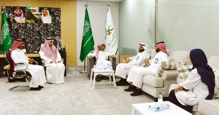 الدكتور "النعمي" يناقش سبل تمكين الجمعيات الصحية في جازان