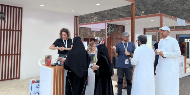 الركن الكولومبي يجذب زوار المعرض الدولي للبُن السعودي بالداير