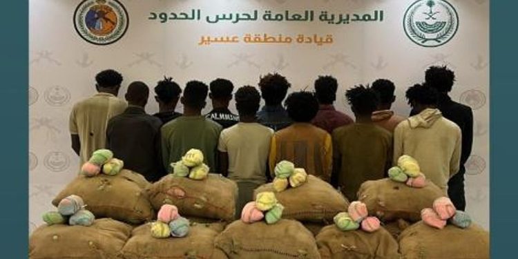 القبض على 13 مخالفًا بعسير لتهريبهم 195 كيلوجرامًا من القات المخدر