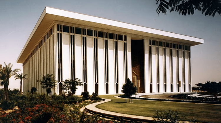 «المركزي» يعلن أوقات العمل اليومية خلال شهر رمضان وإجازة عيد الفطر