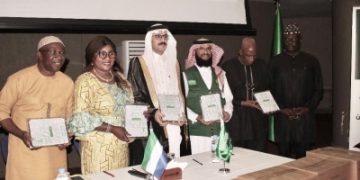 المملكة توزع تمورًا وحقائب شتوية وسلالًا غذائية في 4 دول