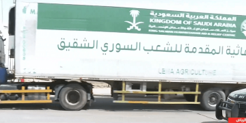 انطلاق 60 شاحنة بالجسر البري الإغاثي لدعم الشعب السوري