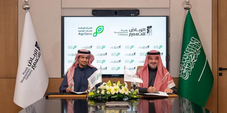 توقيع مذكرة تفاهم بين «الوطنية للخدمات الزراعية» و«الرياض للتعمير»