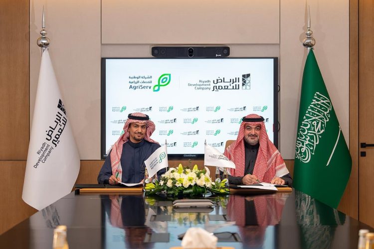 توقيع مذكرة تفاهم بين «الوطنية للخدمات الزراعية» و«الرياض للتعمير»