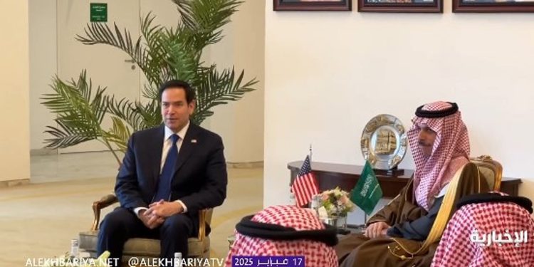 جلسة مباحثات بين وزير الخارجية ونظيره الأمريكي في الرياض