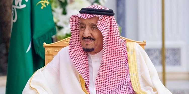 خادم الحرمين الشريفين يهنئ المواطنين والمقيمين في المملكة والمسلمين بمناسبة حلول شهر رمضان