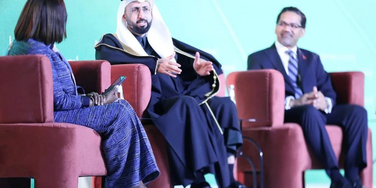 رئيس «الغذاء والدواء»: الحد من استهلاك المكونات الضارة يسهم بتحقيق صحة مستدامة