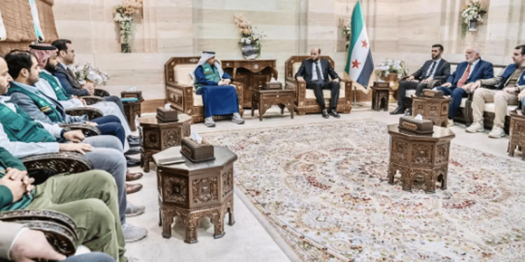 رئيس الوزراء السوري يلتقي فريق مركز الملك سلمان للإغاثة الطبي التطوعي في دمشق