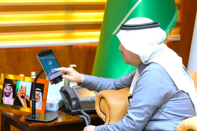 رئيس جامعة الحدود الشمالية يدشن نظام «عَوْن» الإلكتروني